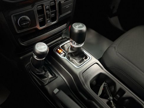 Used 2022 Jeep Wrangler Unlimited Sport AWD/4WD image 21
