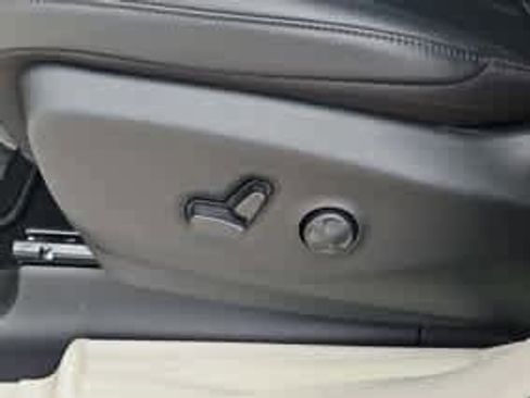 Used 2024 Chrysler Pacifica Touring-L FWD image 23