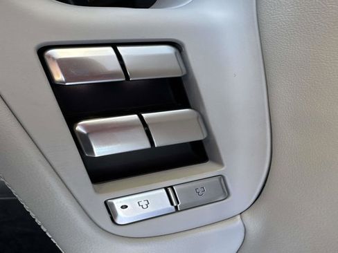 New 2026 Lincoln Navigator L Reserve AWD/4WD image 9