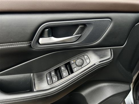 Certified 2023 Nissan Rogue SV w/ SV Premium B Package image 23