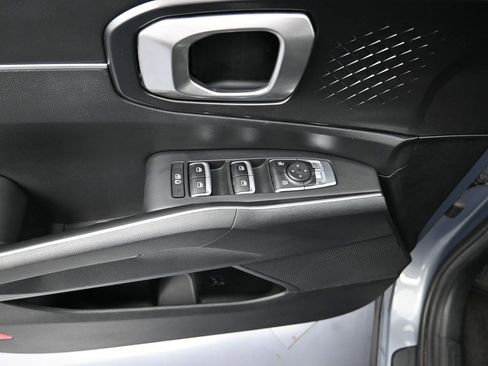 Used 2021 Kia Sorento S image 11