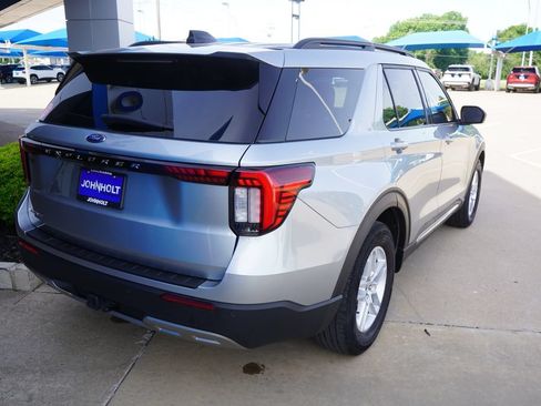 Used 2025 Ford Explorer Active w/ Active Comfort Package RWD image 9