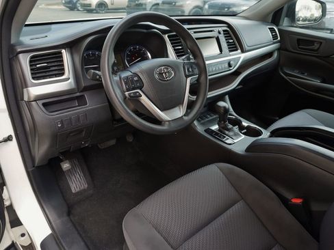 Used 2016 Toyota Highlander LE AWD/4WD image 11