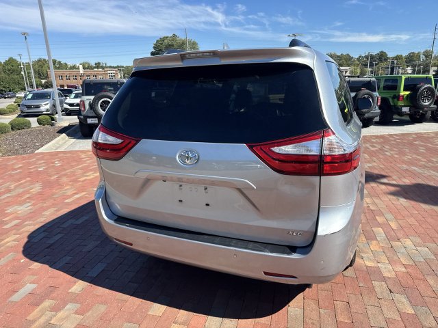 Used 2019 Toyota Sienna XLE Premium FWD image 35