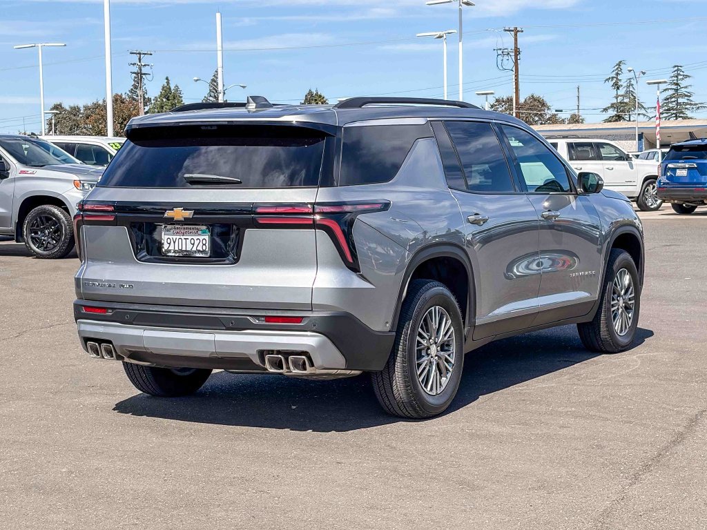 Used 2026 Chevrolet Traverse LT w/ Enhanced Driving Package AWD/4WD image 4