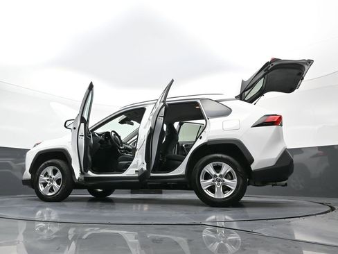 Used 2020 Toyota RAV4 LE image 29