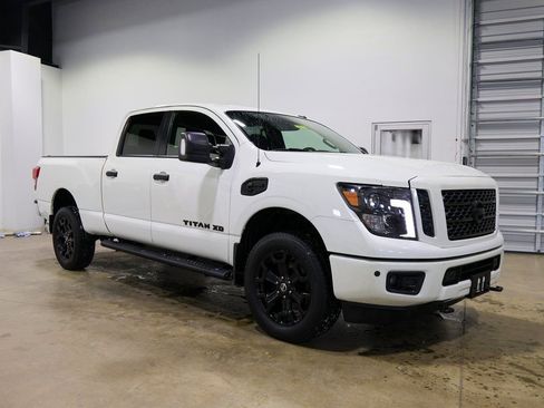 Used 2019 Nissan Titan SV w/ SV Convenience Package image 1