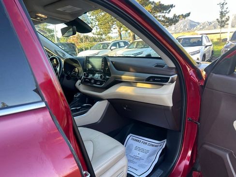 Used 2020 Toyota Highlander Limited AWD/4WD image 10