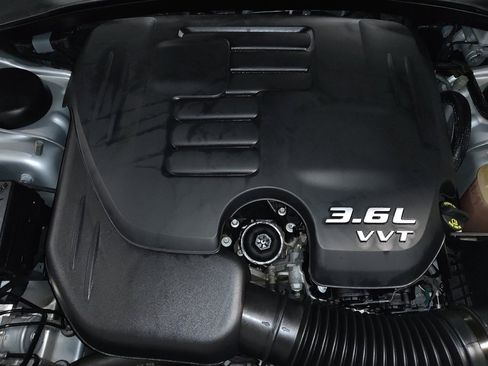 Used 2020 Chrysler 300 Touring image 30