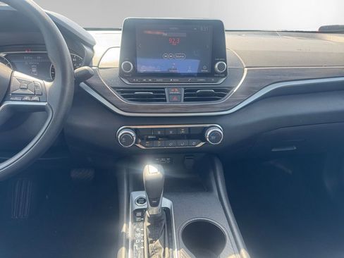 Used 2025 Nissan Altima 2.5 SV FWD image 11