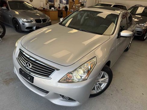 Used 2010 INFINITI G37 Journey w/ Premium Pkg image 10