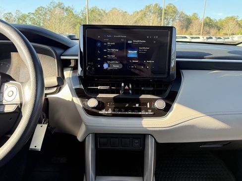 Used 2025 Toyota Corolla Cross L image 19