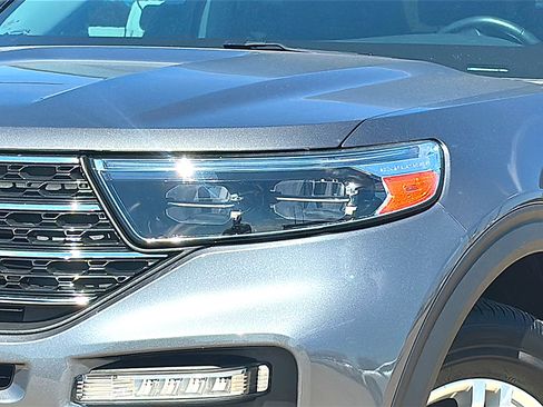 Used 2023 Ford Explorer XLT w/ Equipment Group 202A image 4