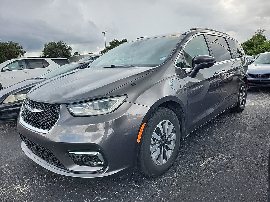 Used 2021 Chrysler Pacifica Touring FWD image 5