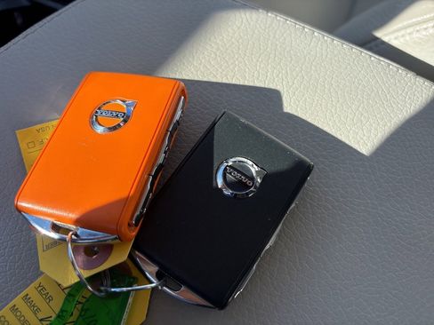 Used 2021 Volvo XC90 T5 Momentum w/ Climate Package image 26