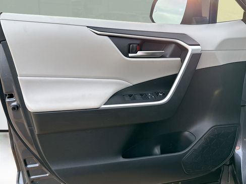 Used 2019 Toyota RAV4 XLE image 22