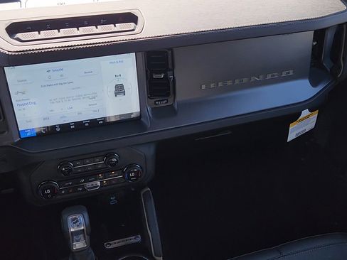 New 2025 Ford Bronco Badlands image 17