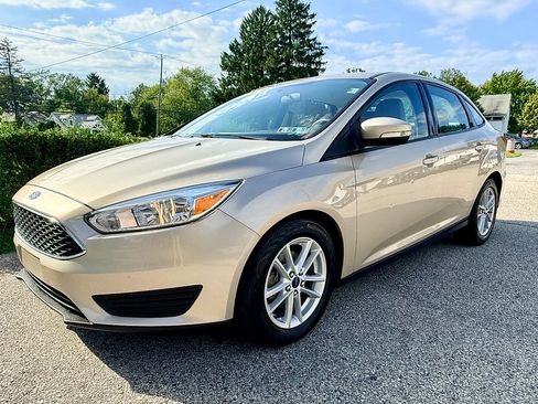 Used 2017 Ford Focus SE FWD image 8
