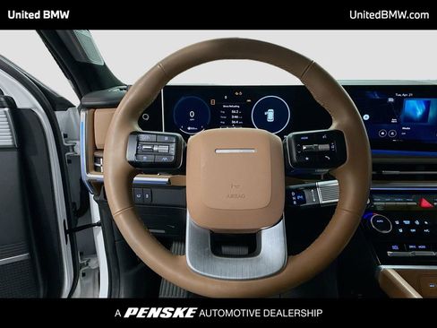 Used 2025 Hyundai Santa Fe Limited FWD image 6