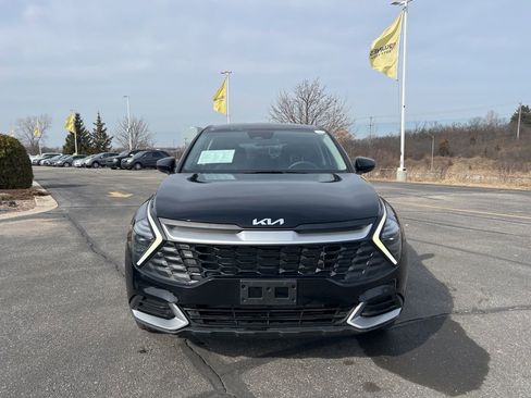 Used 2025 Kia Sportage LX image 2