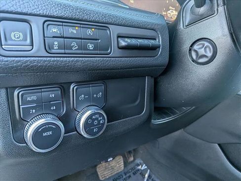 Used 2023 GMC Yukon XL Denali image 17