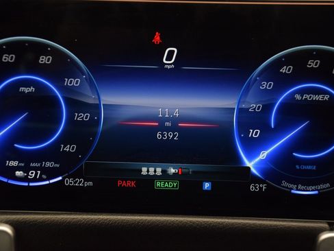 Used 2024 Mercedes-Benz EQB 300 4MATIC image 25