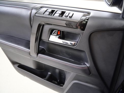 Used 2022 Toyota 4Runner TRD Off-Road Premium AWD/4WD image 28