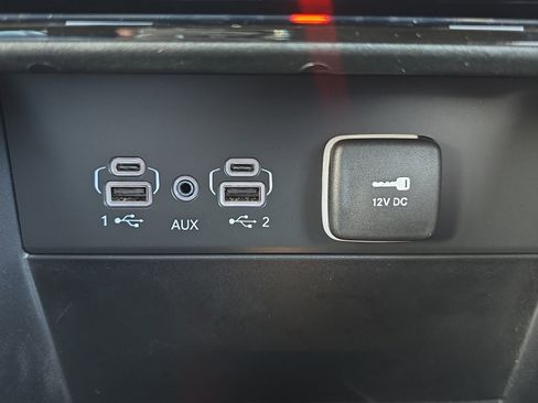 Used 2024 Jeep Grand Cherokee Limited w/ Black Appearance Package image 21