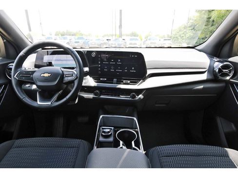 Used 2026 Chevrolet Equinox LT FWD image 7
