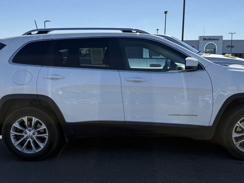 Used 2019 Jeep Cherokee Latitude w/ Popular Appearance Group AWD/4WD image 4