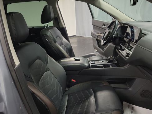 Used 2022 Nissan Pathfinder Platinum w/ Cargo Package image 23