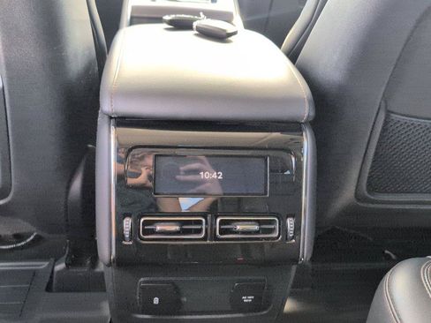Used 2025 Lincoln Aviator AWD image 34