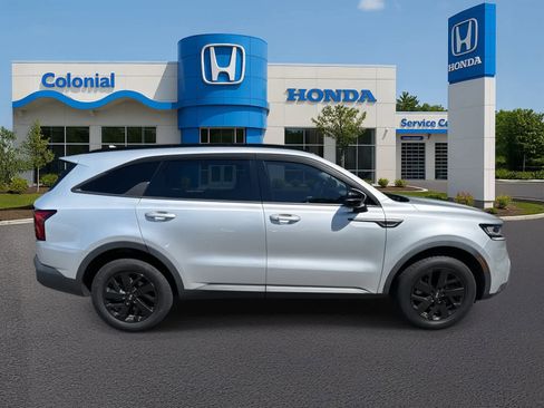 Used 2021 Kia Sorento S image 8