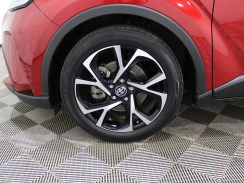 Used 2021 Toyota C-HR XLE image 35