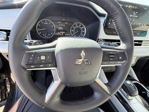Used 2025 Mitsubishi Outlander SE FWD image 11