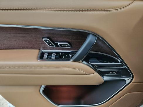 Certified 2023 Land Rover Range Rover Long Wheelbase SE image 23