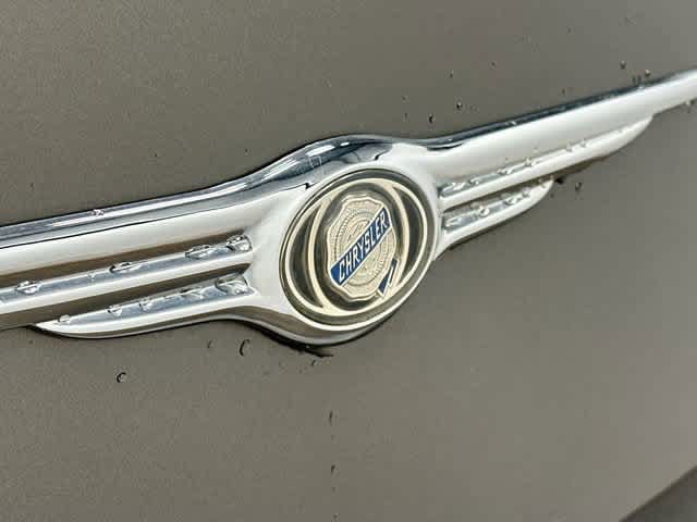 Used 2010 Chrysler 300 Touring AWD/4WD image 17