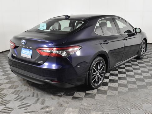 Used 2022 Toyota Camry XLE image 6
