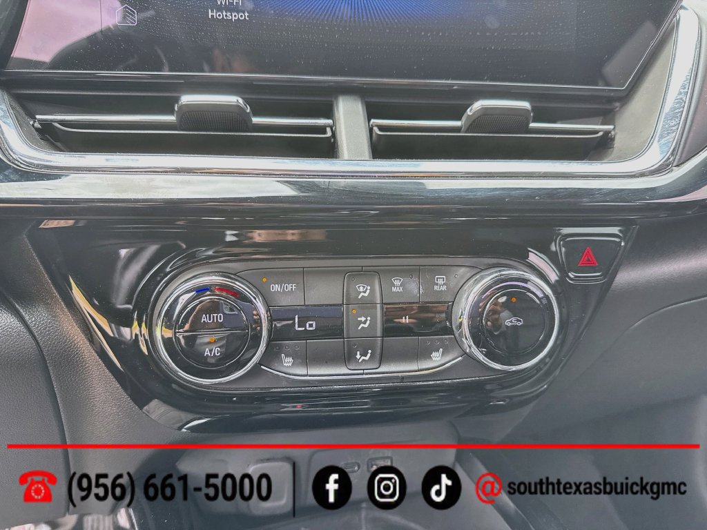 Used 2025 Chevrolet Trax RS w/ Sunroof Package FWD image 18