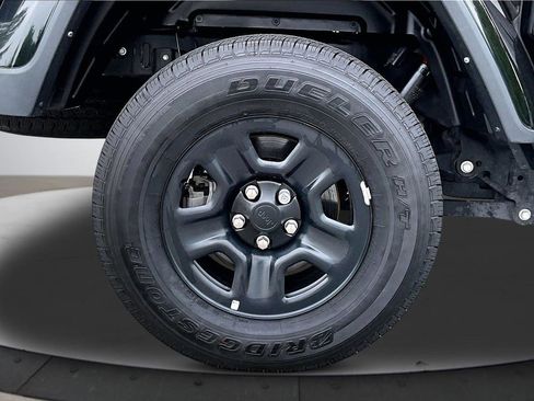 Certified 2022 Jeep Gladiator Sport AWD/4WD image 35