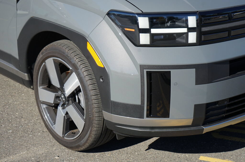 Certified 2024 Hyundai Santa Fe Limited AWD/4WD image 4
