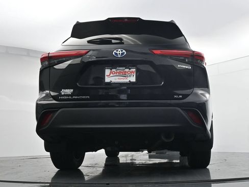 Used 2022 Toyota Highlander XLE AWD/4WD image 38