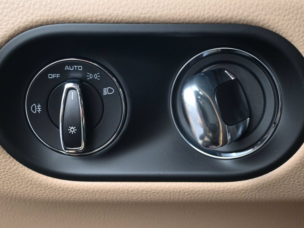 Certified 2026 Porsche Macan AWD/4WD image 25
