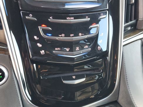 Used 2017 Cadillac Escalade ESV Platinum image 29