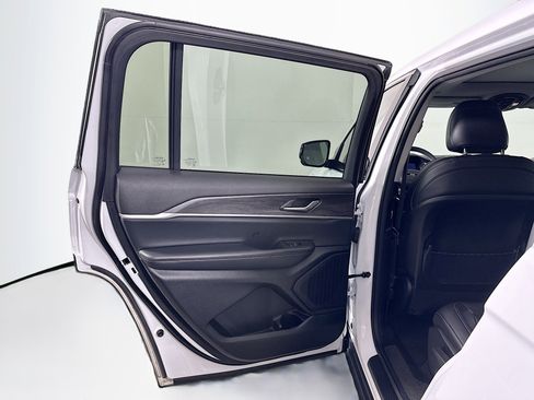 Used 2023 Jeep Grand Cherokee L Limited image 27