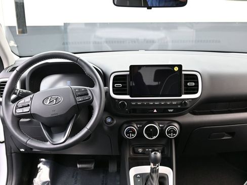 Certified 2025 Hyundai Venue Limited image 10