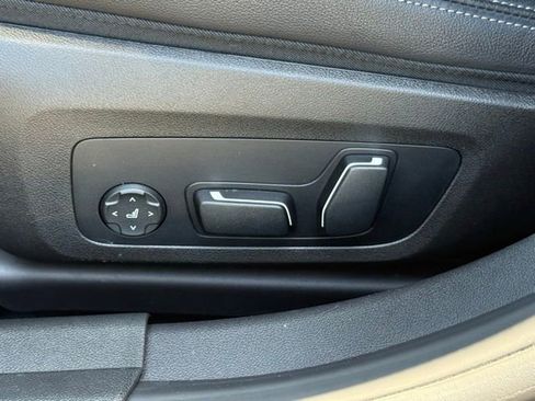 Used 2025 BMW 330i Sedan w/ Convenience Package RWD image 21