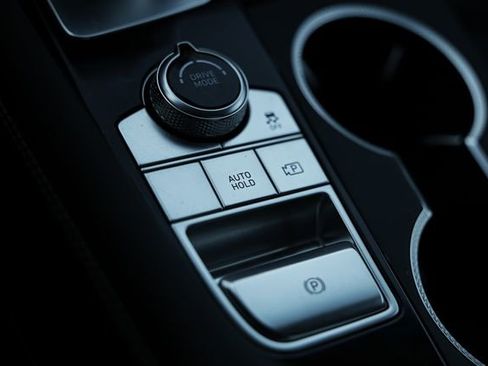 Used 2025 Genesis G70 2.5T image 40