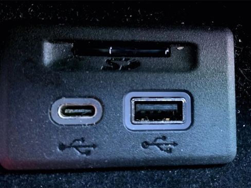 Certified 2024 Cadillac Escalade Premium Luxury image 35