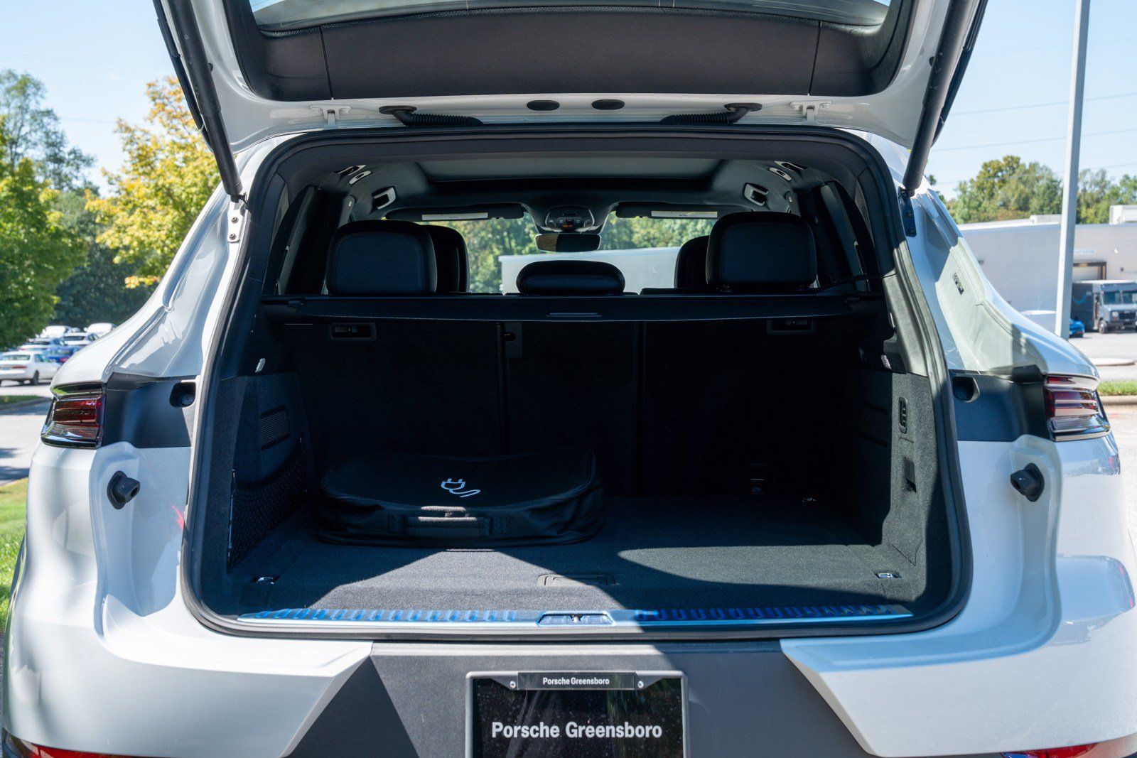 Certified 2026 Porsche Cayenne E-Hybrid AWD/4WD image 16